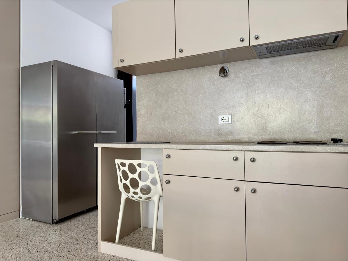 Grand Apartment Navigli Milan Bagian luar foto