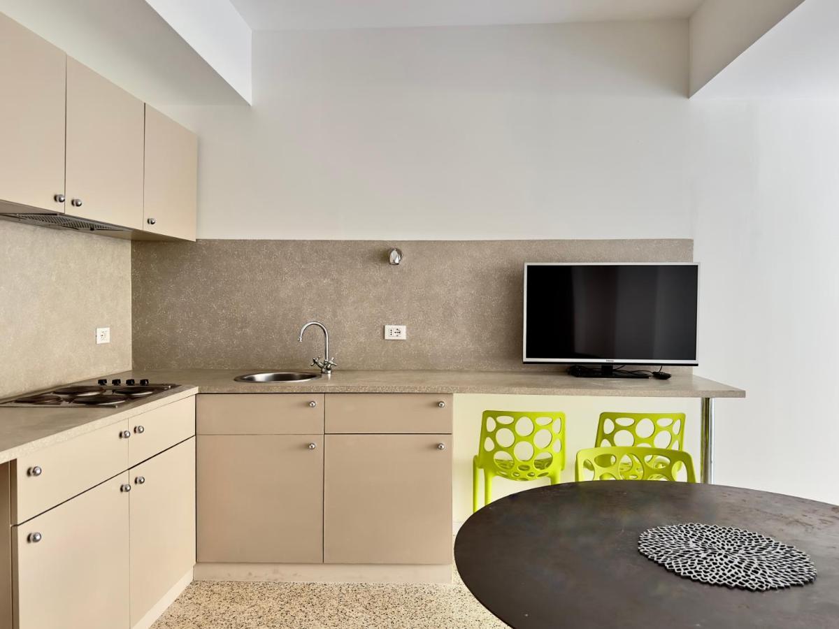 Grand Apartment Navigli Milan Bagian luar foto