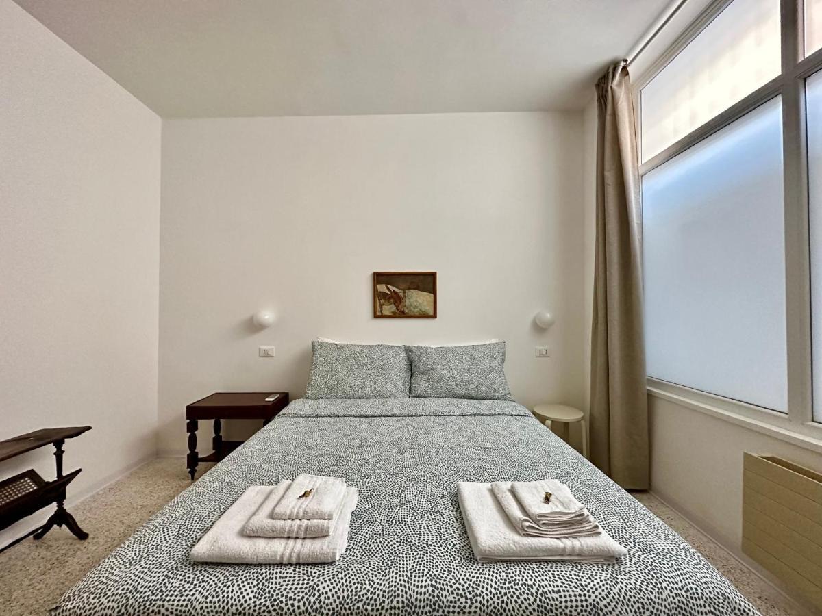 Grand Apartment Navigli Milan Bagian luar foto
